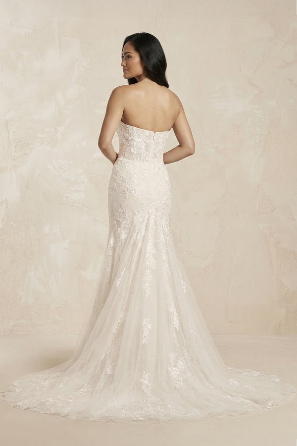Sweetheart Mermaid Appliqued Tulle Wedding Dress in Ivory - SHE IS ME Wedding Dresses