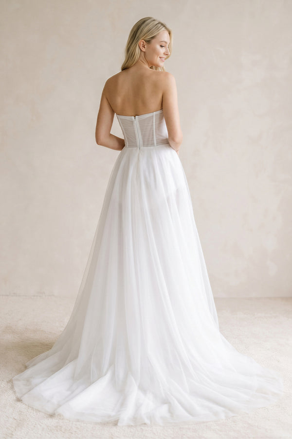 Sweetheart Pleated A-Line Tulle Corset Wedding Dress in White
